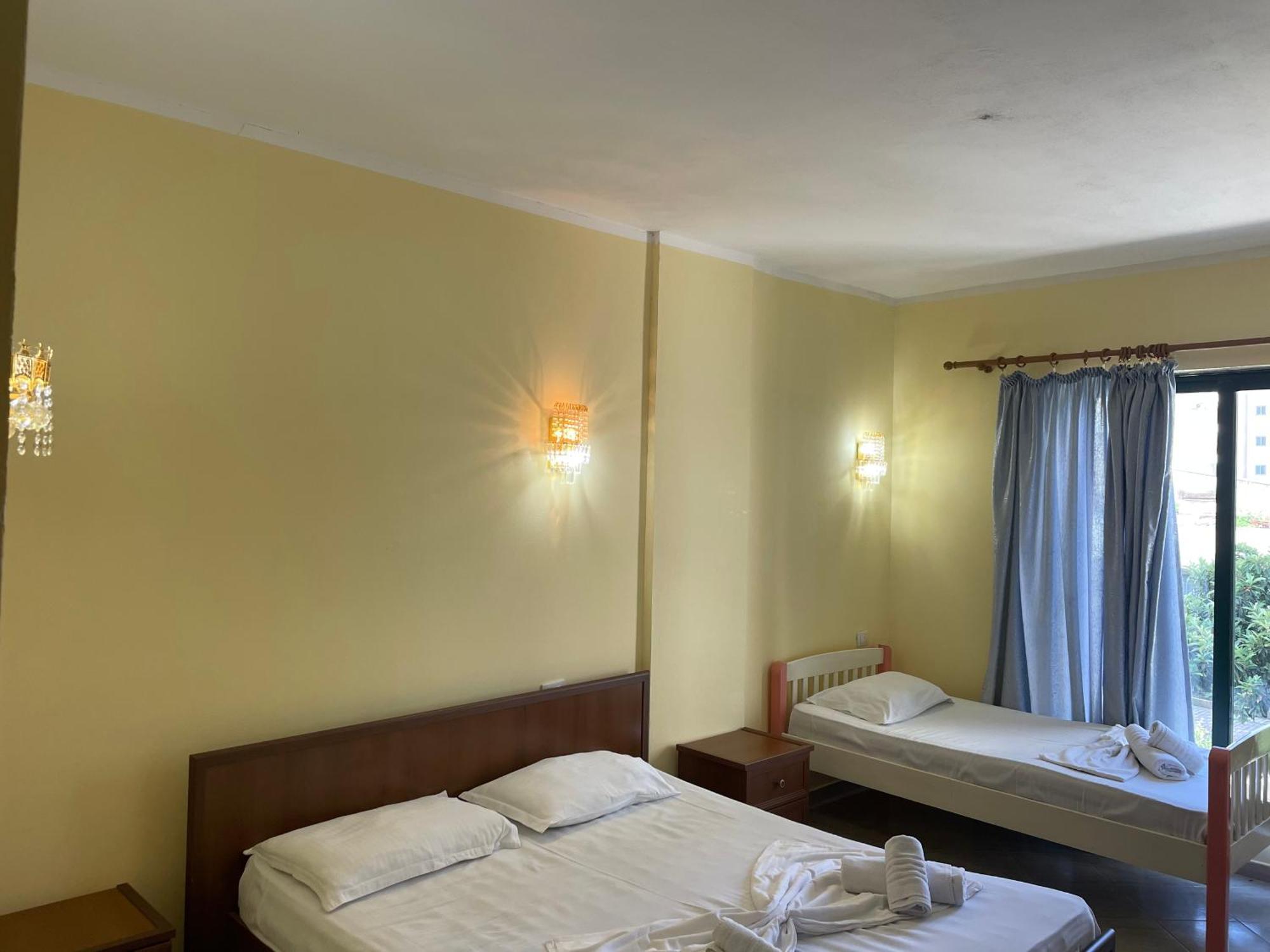 Sanremo Hotel Restorant Shkallnur Экстерьер фото