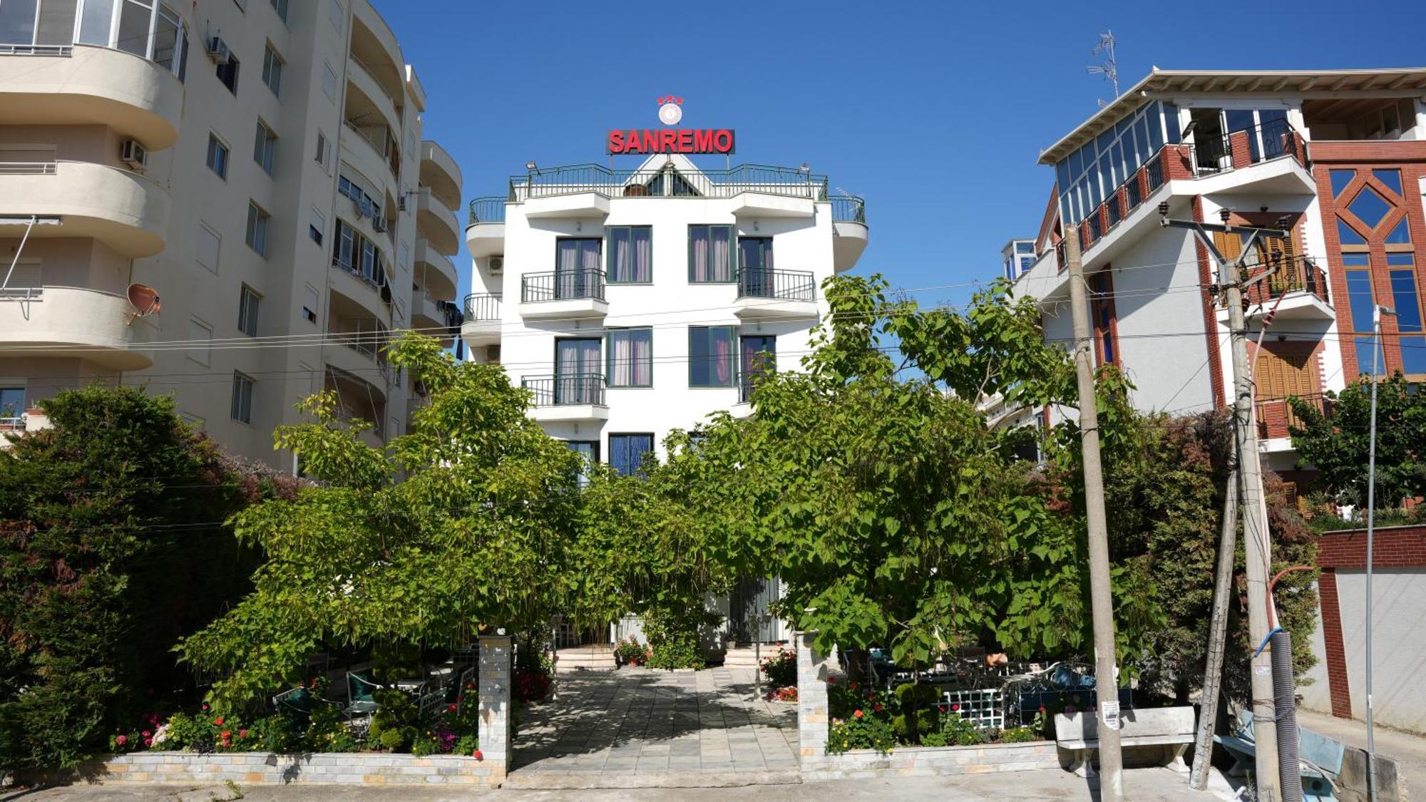 Sanremo Hotel Restorant Shkallnur Экстерьер фото